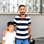 Adana'da Çocuk Korku İçinde Yerlere Fırlatıldı, Aile Olayı Kınadı 2 kovaladigi cocugu ayak bileginden tutup yere firlatan supheli tutuklandi 2 84d9e66878ad