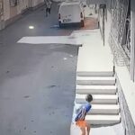 Adana'da Çocuk Kovalayıp Yere Fırlatan Şahıs Tutuklandı 2 kovaladigi cocugu ayak bileginden tutup yere firlatan supheli tutuklandi 151138f5d60c