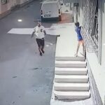 Adana'da Çocuk Kovalayıp Yere Fırlatan Şahıs Tutuklandı 3 kovaladigi cocugu ayak bileginden tutup yere firlatan supheli tutuklandi c173a16f9687