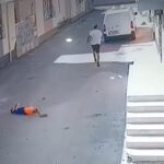 Adana'da Çocuğu Kovalamakla Kalmayıp, Merdivenlerden Yer Fırlatan Saldırgan Kaçtı 6 kovaladigi cocugu ayak bileginden tutup yere firlatti video eklendi 5dba2f07738d