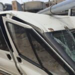 kum yuklu kamyon minibusun uzerine devrildi 55dc70af08ae