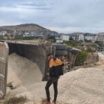 kum yuklu kamyon minibusun uzerine devrildi 8d7edc9b674c