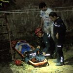 Antalya'da Rus Turist Kadın, İnşaat Çukuruna Düşerek Yaralandı 2 kurtarma sirasinda usuyen turiste yelegini verdi 5fb095b4bc98