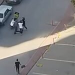 Adana'da motosikletli kurye, tartıştığı grup tarafından darp edildi; o anlar cep telefonuna yansıdı. 4 kuryenin tartistigi grup tarafindan darbedildigi anlar kamerada 47473aec4710