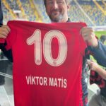 macaristan buyukelcisi matis ailesiyle genclerbirligi tribununde 42bcccbb49e8