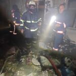 Kızıltepe'deki apartmanda meydana gelen yangında 1 çocuk 2 kişi dumandan etkilendi, daire kullanılamaz hale geldi. 5 mardinde 8 katli apartmanda yangin 2 kisi dumandan etkilendi 5592afa507ce