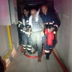 Kızıltepe'deki apartmanda meydana gelen yangında 1 çocuk 2 kişi dumandan etkilendi, daire kullanılamaz hale geldi. 4 mardinde 8 katli apartmanda yangin 2 kisi dumandan etkilendi bb388846da80