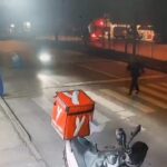 motosikletin carptigi yayanin yanindan gecip yola devam ettiler 59ead1a052a1