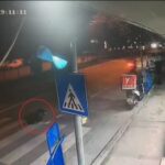 motosikletin carptigi yayanin yanindan gecip yola devam ettiler d98096f2505f