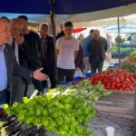 Ümit Özdağ, Nevşehir'de Esnafla Bir Araya Geldi ve Vatandaşlarla Fotoğraf Çektirdi 3 nevsehir umit ozdag nevsehirde esnafi ziyaret etti video eklendi 0e26f0482cad
