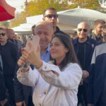 Ümit Özdağ, Nevşehir'de Esnafla Bir Araya Geldi ve Vatandaşlarla Fotoğraf Çektirdi 7 nevsehir umit ozdag nevsehirde esnafi ziyaret etti video eklendi 55d90b81b65c