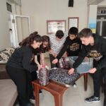 okul bahcesinde ogrencilerden zeytin hasadi 0ba602f7d530