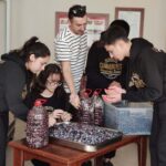 okul bahcesinde ogrencilerden zeytin hasadi a43bf8b03ec5