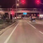 otomobil kirmizi isikta duran motosiklete carpti kaza kamerada 1a207b6f1696
