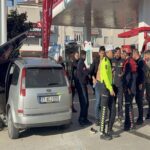 Yalova'da otomobilin çarptığı yaya ağır yaralandı, sürücü hafif yaralandı. 1 otomobil yayaya carpti 1i agir 2 yarali 98ef503a32a5
