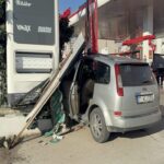 Yalova'da otomobilin çarptığı yaya ağır yaralandı, sürücü hafif yaralandı. 3 otomobil yayaya carpti 1i agir 2 yarali aafda5d60cda