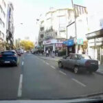 otomobilin altinda kalmaktan son anda kurtuldu o anlar kamerada 7d74884aae2d