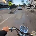 otomobiliyle ters yonde giden surucu motosikletliyle tartisti o anlar kamerasinda 1b3a876db9b0