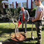 oyak yonetim kurulu baskani aksakallidan kktc basbakani ustele ziyaret eff9efd03cdf