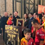 ozel gereksinimli cocuklardan melek kalpler sari kirmizi hayaller sergisi b69366c9bd58