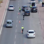 Polis Ekiplerini Görünce Sürücü Değiştiren Araca Dronla Müdahale Edildi, 19 Bin TL Cezası Kesildi 4 polisi gorunce otomobilin yolcu koltuguna gecen surucuye 19 bin tl ceza video eklendi a1eeeaf52bf4