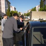 Pilot Yüzbaşı Yunus Bal’ın Ailesi, Cumhuriyet Bayramı’nda Unutulmadı 2 sehit ailesini makam araciyla evlerinden aldirip toreni izlemelerini sagladi 6b0aa5f53cf3