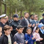 sehit nese ogretmen ile babasi mezarlari basinda anildi 56df08c4f1d2
