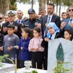 sehit nese ogretmen ile babasi mezarlari basinda anildi 8387f11482b5