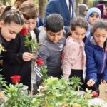 sehit nese ogretmen ile babasi mezarlari basinda anildi acf7453877d0