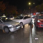 Sivas'ta Yağmur Nedeniyle Zincirleme Kaza: 1 Yaralı 1 sivasta 5 otomobilin karistigi zincirleme kazada 1 yarali b2906335e48c