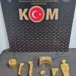 Kırşehir'de takside bulunan C.T.'nin valizlerinde 21 kilo 506 gram kaçak altın bulundu, tutuklandı. 1 takside 215 kilo kacak altin ele gecirildi 058ffb13b3ef
