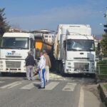 tir kirmizi isikta bekleyen otomobile carpti 5 yarali 1ccb96a5faa5