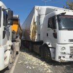 tir kirmizi isikta bekleyen otomobile carpti 5 yarali 31bf868463bf