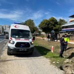 torununu trenin altinda kalmaktan kurtardi kendisi agir yaralandi 50a56a2fb010