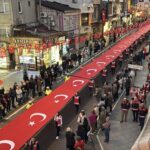 Tekirdağ'da Cumhuriyet Bayramı etkinlikleri sırasında, polisler dev Türk bayrağını gururla taşıdı. 1 trakyada 29 ekim cumhuriyet bayrami coskuyla kutlandi 2 ab29ba00580c