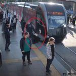 tramvayin altinda kalmaktan guvenlik gorevlisi kurtardi o anlar kamerada 628b7245093a