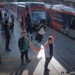tramvayin altinda kalmaktan guvenlik gorevlisi kurtardi o anlar kamerada 6c390b130237