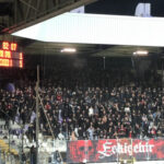 Eskişehirspor'un Afyonspor'u 5-1 yendiği maçta tribünde koltuklar kırıldı! 1 tribundeki koltuklari kirip sahaya ve rakip taraftara attilar 61ecde3069aa