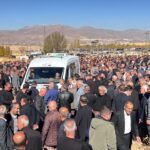 Yüksekova'da tankerle çarpışan otomobilden acı haber: Aile fertleri toprağa verildi 4 vandaki kazada olen cift ile kizlari hakkaride topraga verildi 3d3345c771eb