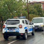 yagmurlu havada tamir ettigi catiyi kontrol ederken ayagi kayip dustu 414a5fc2b19d