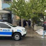 yagmurlu havada tamir ettigi catiyi kontrol ederken ayagi kayip dustu aad9a453d6a8