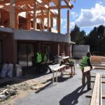 yanginda kul olan kutuk ev yerine rusyadan getirilen agaclarla yenisi insa ediliyor 6ce0c3d0a6b9