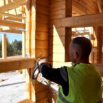 yanginda kul olan kutuk ev yerine rusyadan getirilen agaclarla yenisi insa ediliyor d51d33606354
