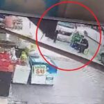 yolcu minibusu kaldirimdaki 2 kisiye carpti kaza kamerada 30089177d8a4