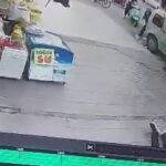yolcu minibusu kaldirimdaki 2 kisiye carpti kaza kamerada 6020a9a4da7d