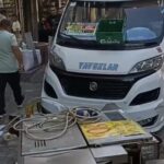 yolcu minibusu kaldirimdaki 2 kisiye carpti kaza kamerada 8497bc667744