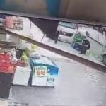 yolcu minibusu kaldirimdaki 2 kisiye carpti kaza kamerada 8e399efd2a9d