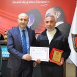 Karslı minibüs sürücüsü, kalp krizi geçiren yolcuyu hastaneye yetiştirerek ödüllendirildi 1 yolcuyu hastaneye yetistiren surucu odullendirildi 6fd216bcf774