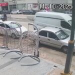 yoldan karsiya gecen yayaya otomobil carpti o anlar kamerada 2ac7b2549ed0