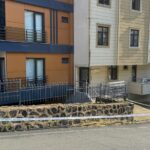 zemindeki kayma nedeniyle tahliye edilen binada oturan aileler magduriyet yasiyoruz d3c0a0000a91